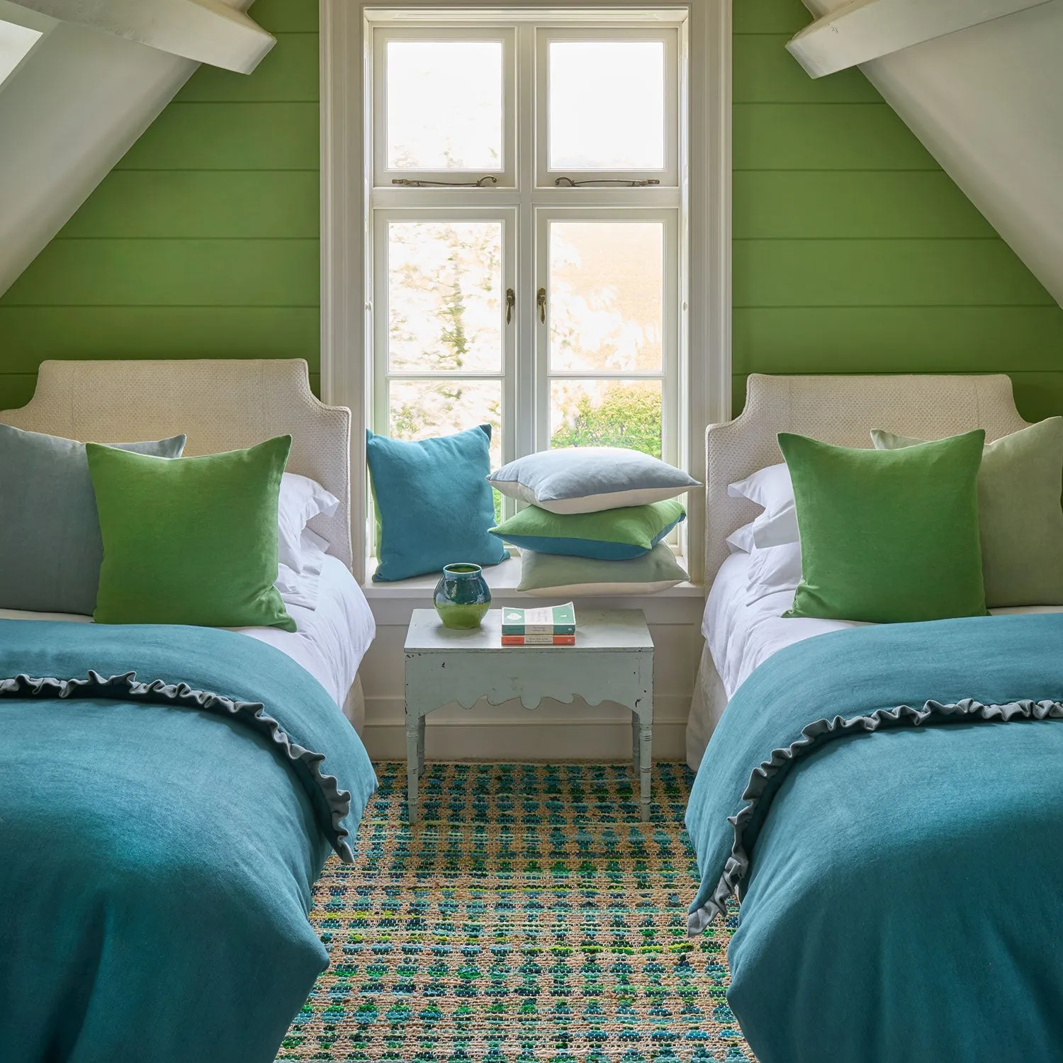 Elba Linen Cushion Mantis/Petrol