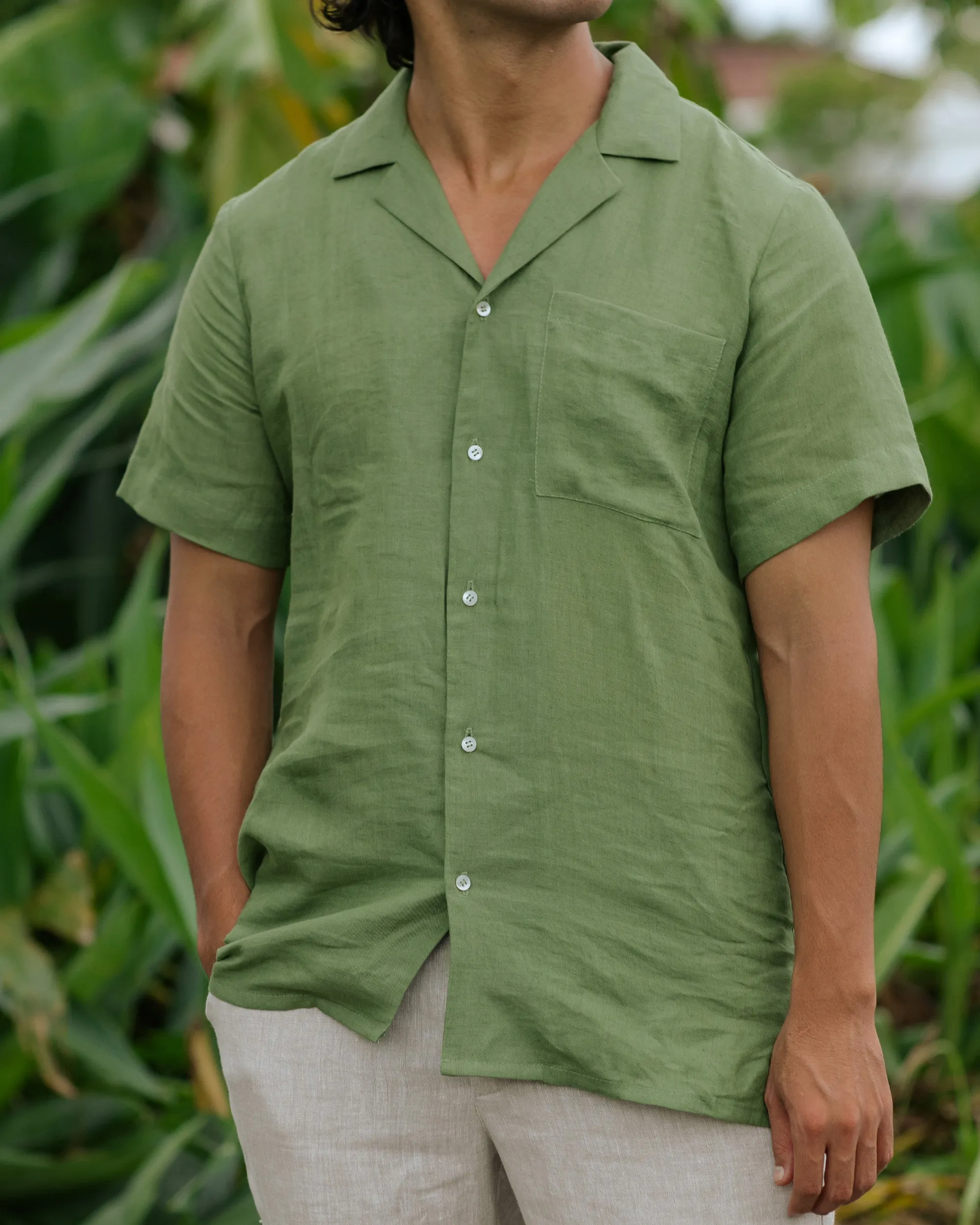 Short-sleeved breezy men's linen shirt HAWI in Forest green