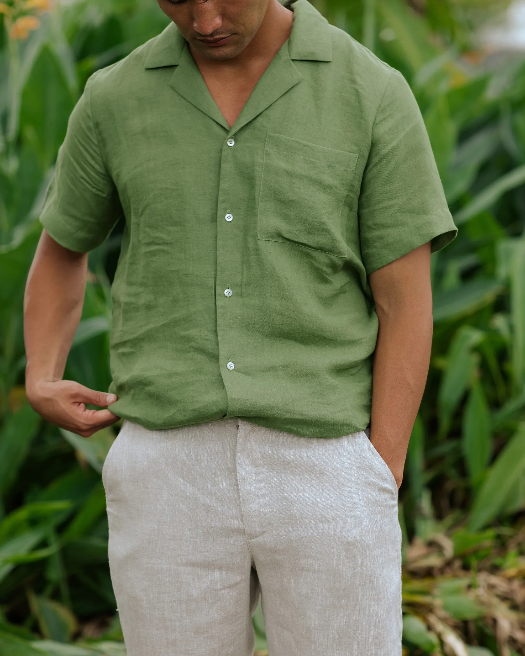 Short-sleeved breezy men's linen shirt HAWI in Forest green